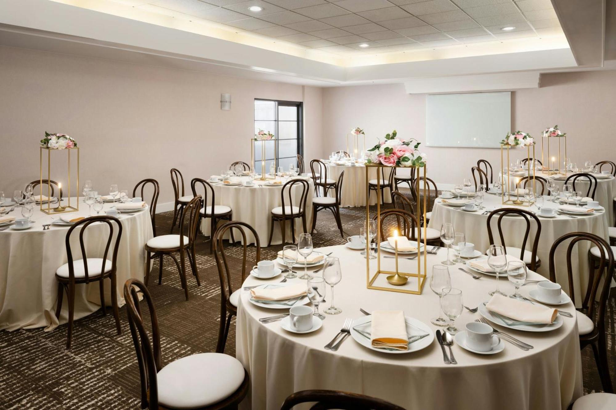Courtyard By Marriott Los Angeles Pasadena Old Town Экстерьер фото