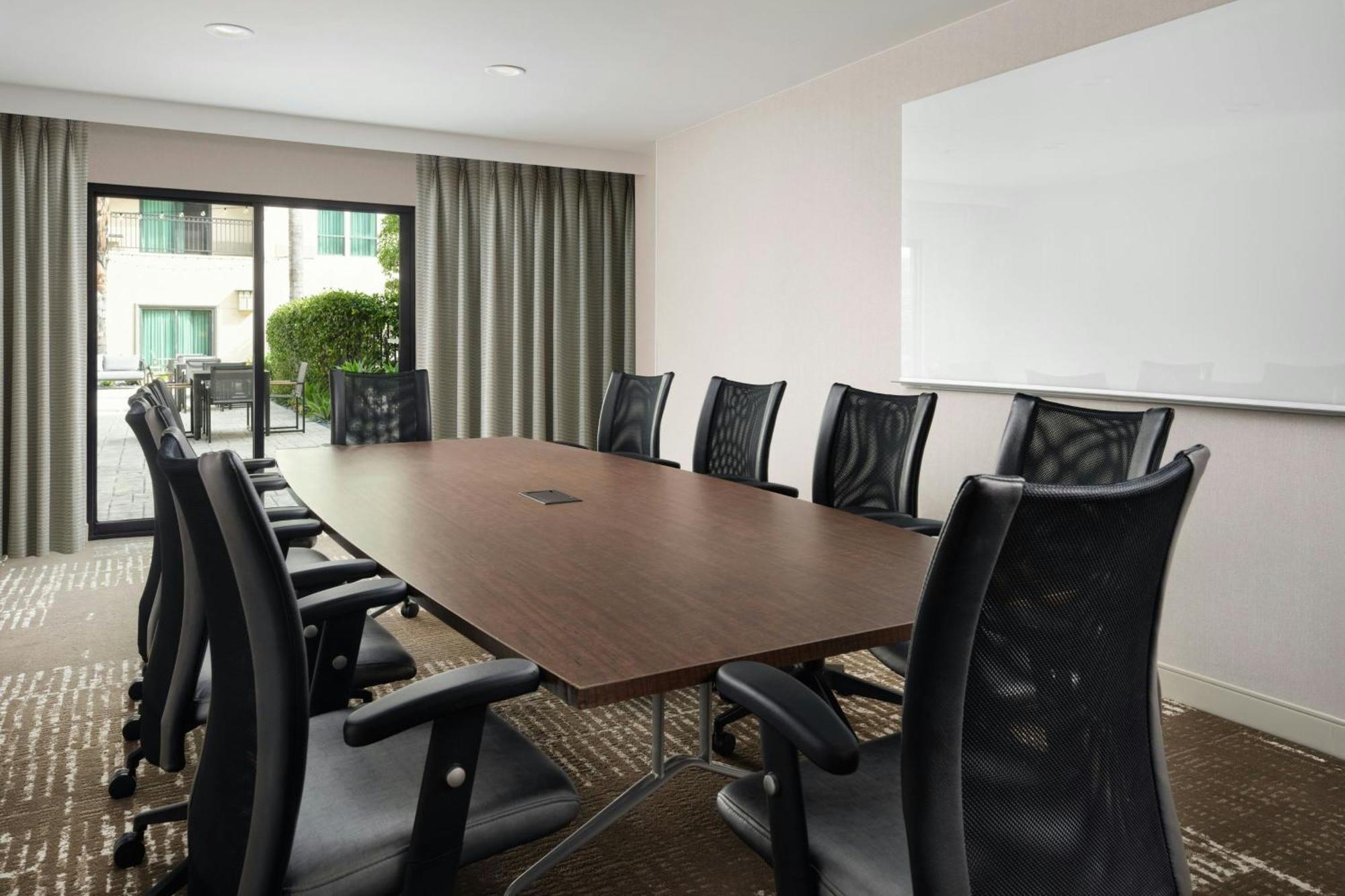 Courtyard By Marriott Los Angeles Pasadena Old Town Экстерьер фото