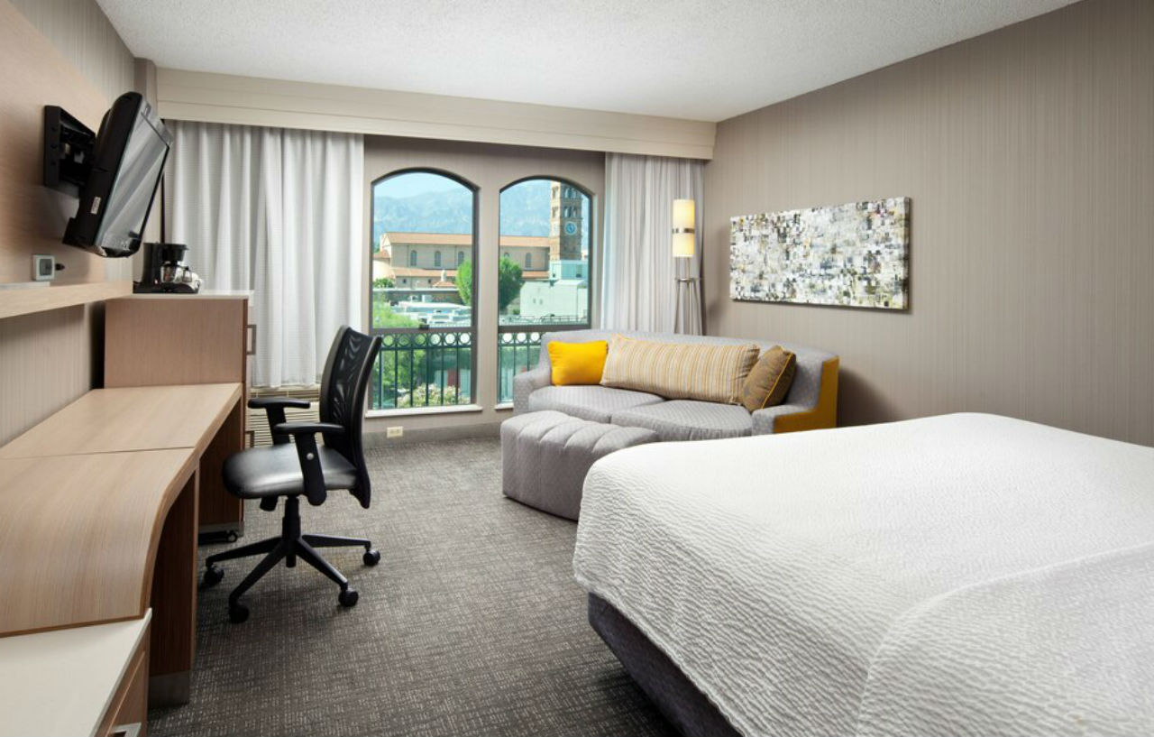 Courtyard By Marriott Los Angeles Pasadena Old Town Экстерьер фото